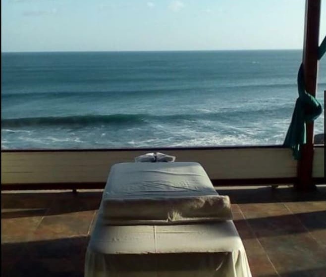 Magnific Rock Surf Resort & Yoga Retreat Nicaragua Hostel