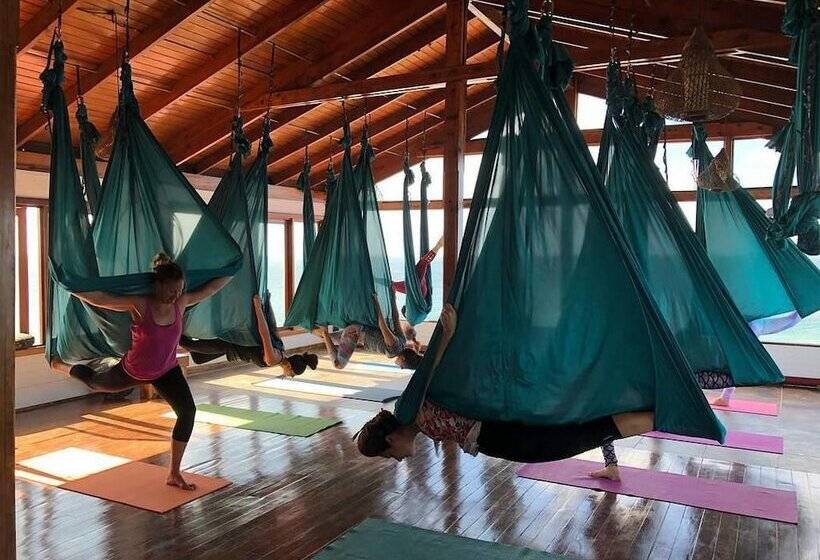 Magnific Rock Surf Resort & Yoga Retreat Nicaragua Hostel