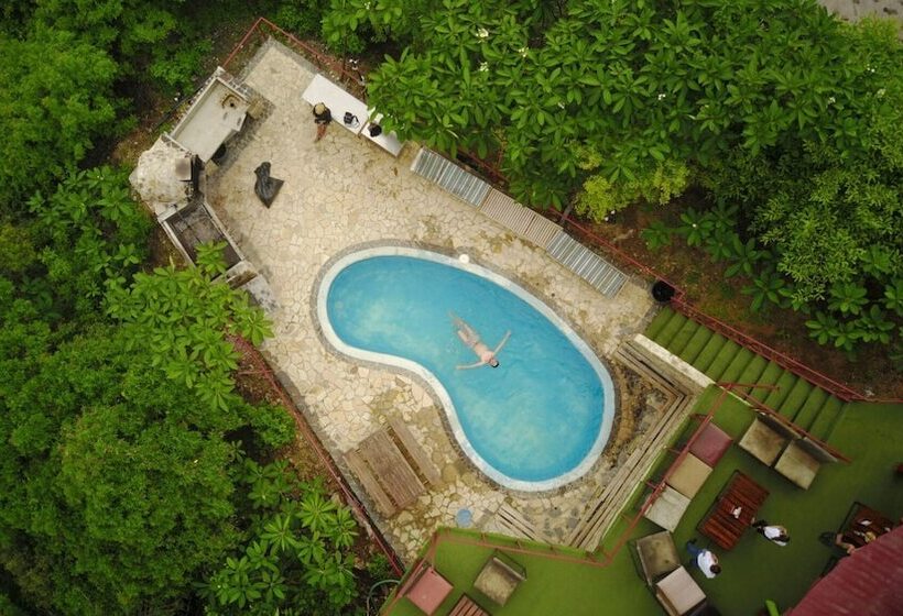 Magnific Rock Surf Resort & Yoga Retreat Nicaragua Hostel