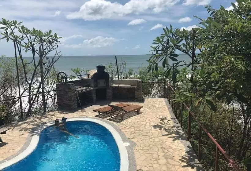 Magnific Rock Surf Resort & Yoga Retreat Nicaragua Hostel