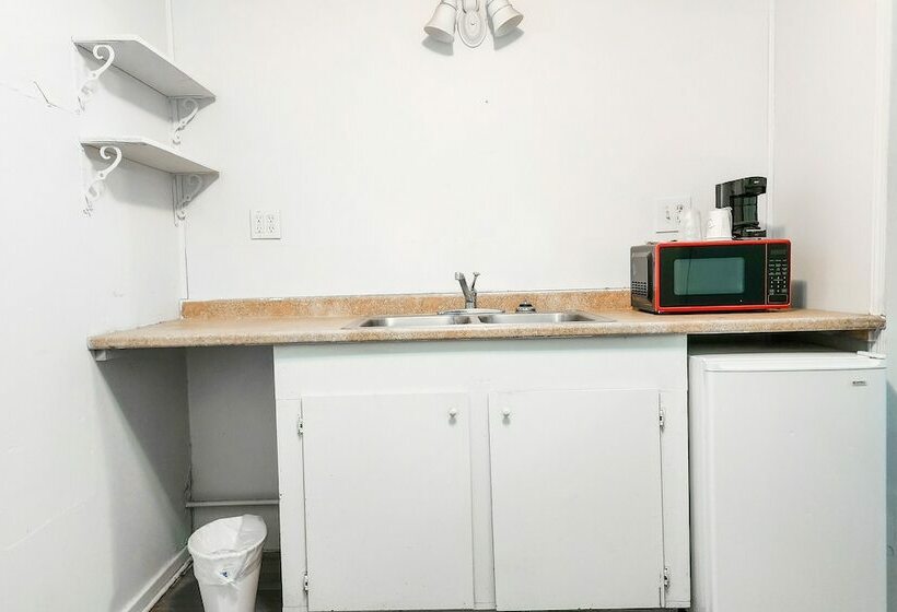 فندق على الطريق Country Club Inn