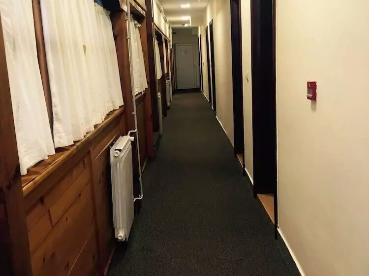 پانسیون Guesthouse Tara