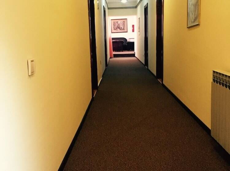 پانسیون Guesthouse Tara