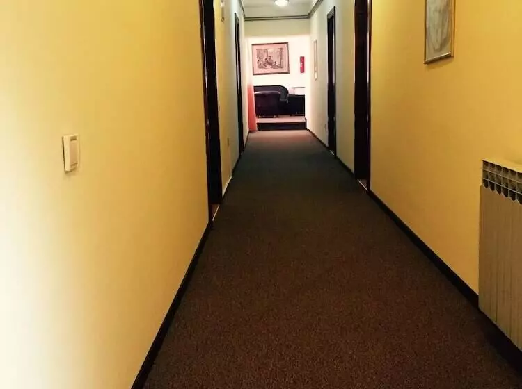 پانسیون Guesthouse Tara