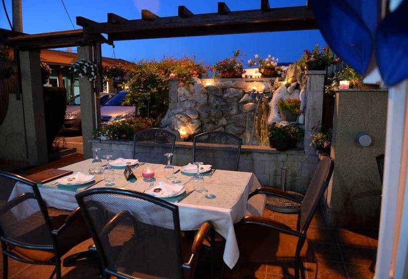 پانسیون Guesthouse Tara