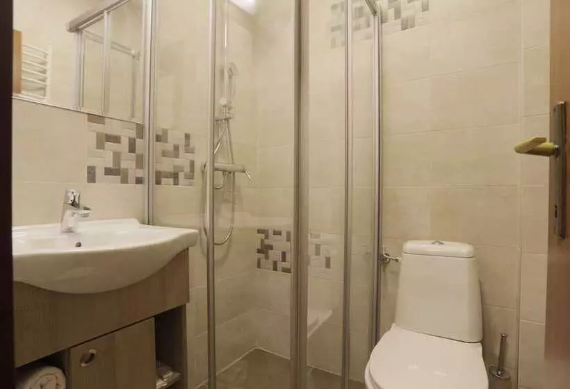 پانسیون Guesthouse Tara