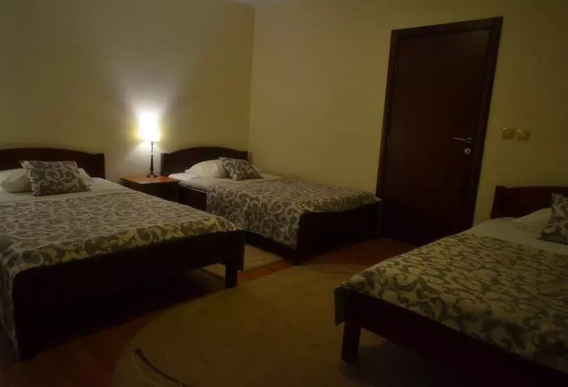 پانسیون Guesthouse Tara