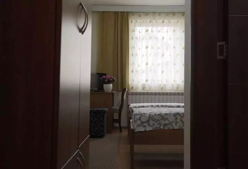 پانسیون Guesthouse Tara