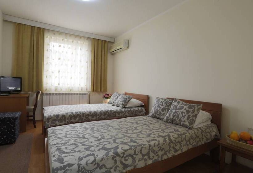 پانسیون Guesthouse Tara