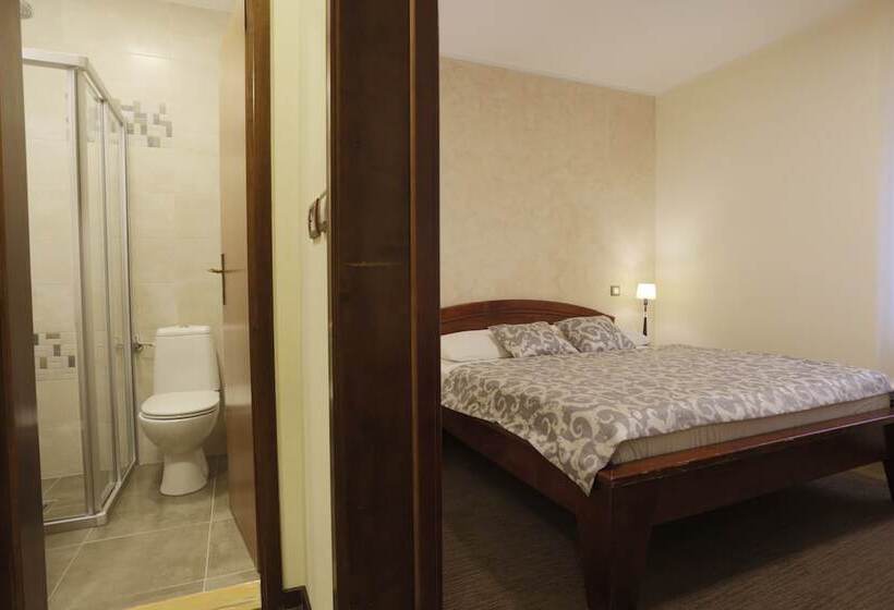 پانسیون Guesthouse Tara