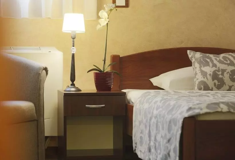 پانسیون Guesthouse Tara