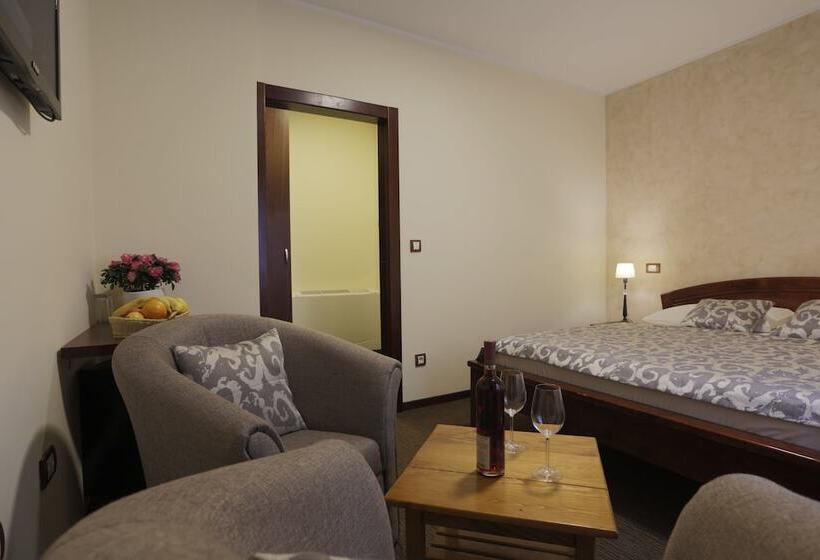 پانسیون Guesthouse Tara