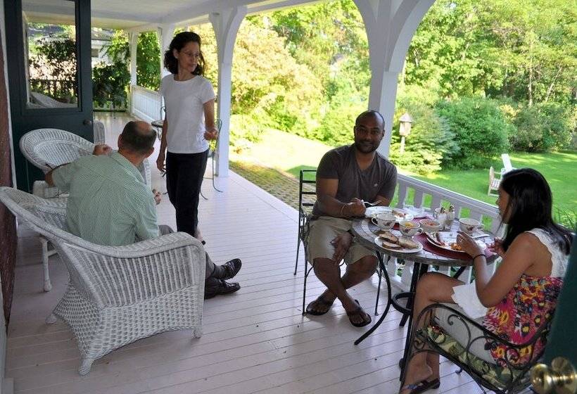 بنسيون Stone Throw Cottage