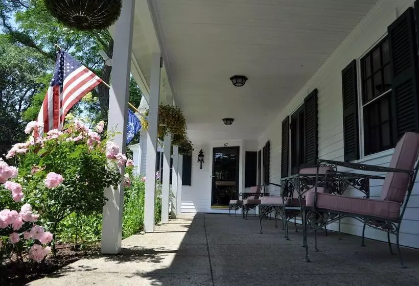 ペンション Stone Throw Cottage