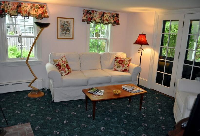 بنسيون Stone Throw Cottage