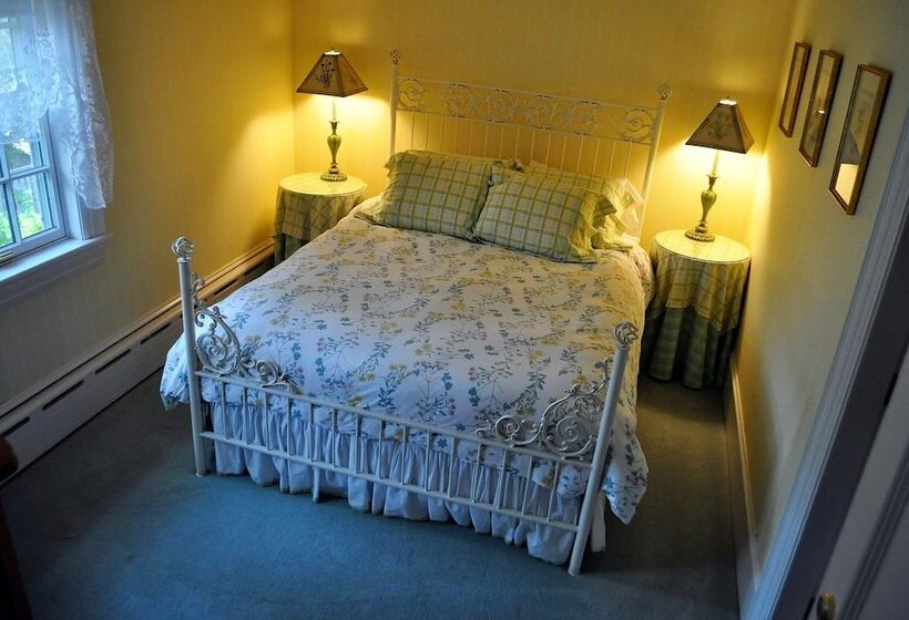 بنسيون Stone Throw Cottage