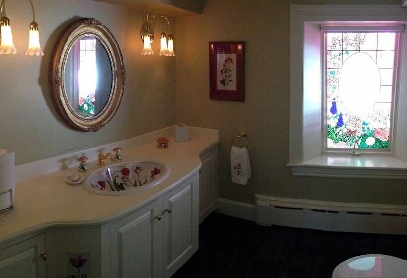 بنسيون Stone Throw Cottage