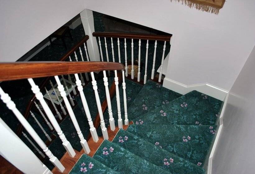 بنسيون Stone Throw Cottage