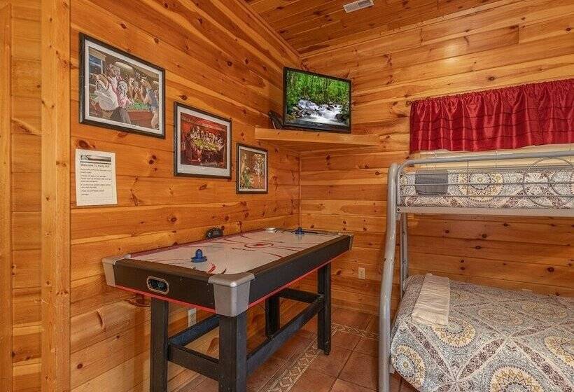 Spacious Party Hut Near Attractions By Redawning