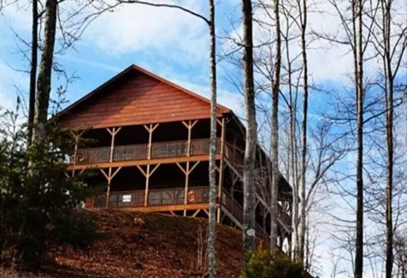 Spacious Party Hut Near Attractions By Redawning