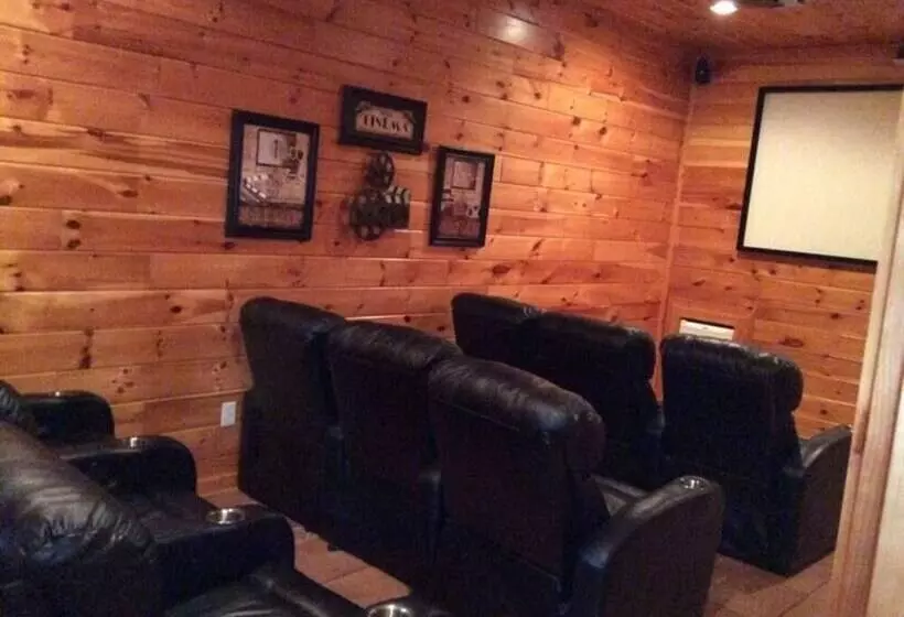 Spacious Party Hut Near Attractions By Redawning