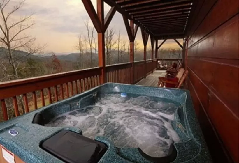 Spacious Party Hut Near Attractions By Redawning