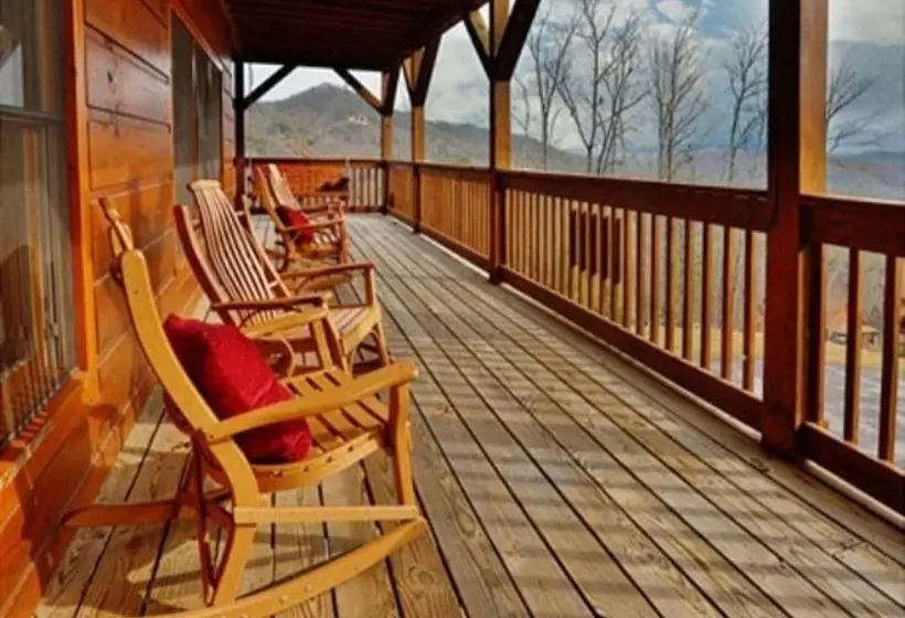 Spacious Party Hut Near Attractions By Redawning