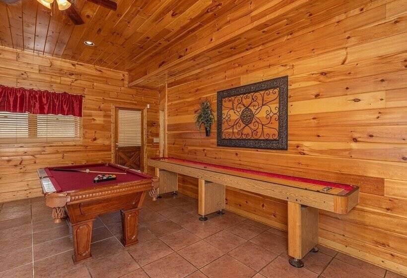 Spacious Party Hut Near Attractions By Redawning