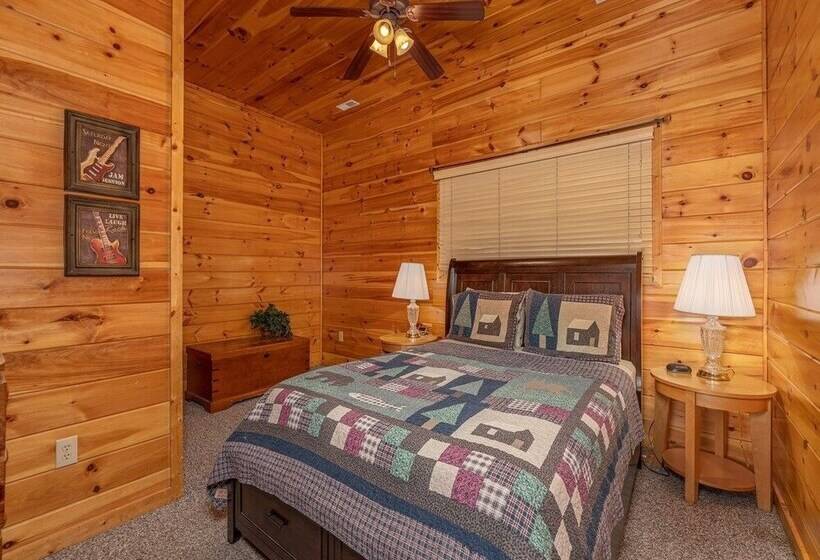 Spacious Party Hut Near Attractions By Redawning