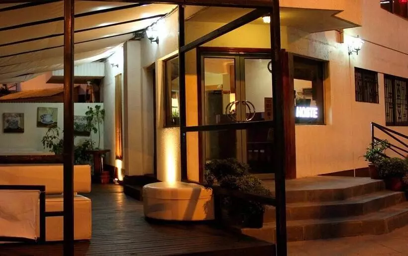 Travel International Hostal   Cafe