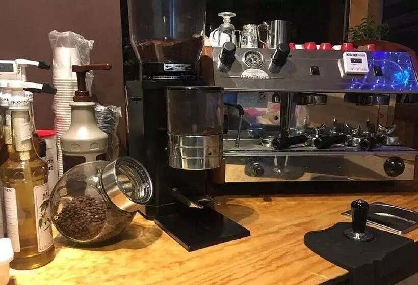 Travel International Hostal   Cafe