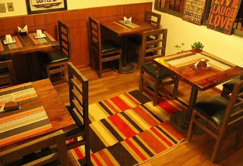 Travel International Hostal Cafe