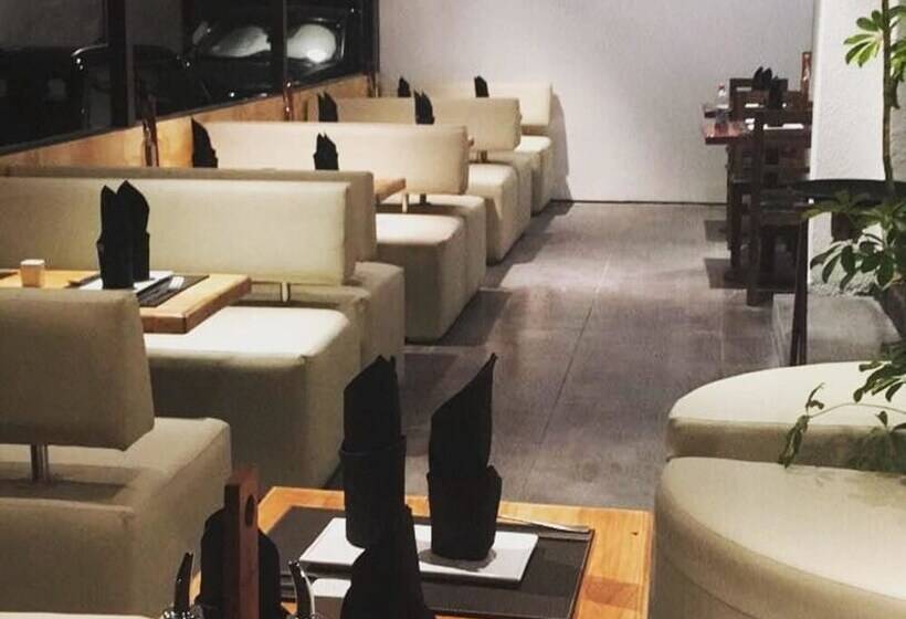 Travel International Hostal Cafe