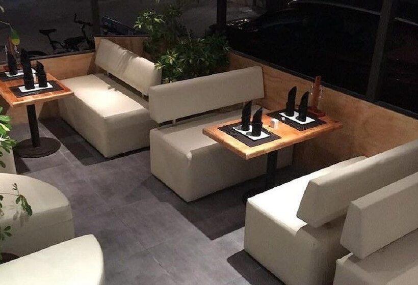 Travel International Hostal Cafe