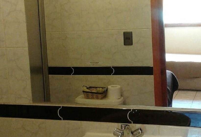 Travel International Hostal Cafe