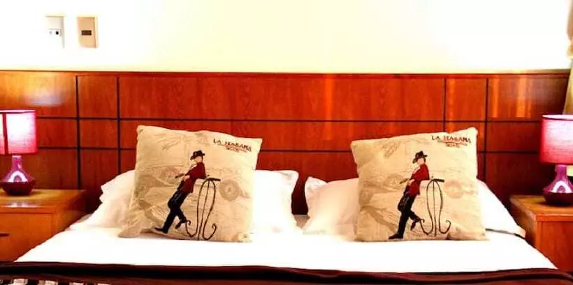Travel International Hostal   Cafe