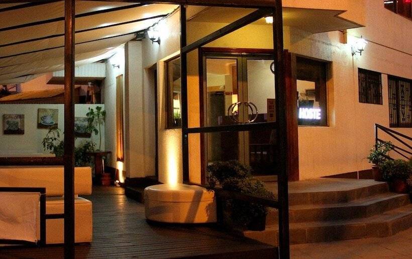 Travel International Hostal Cafe