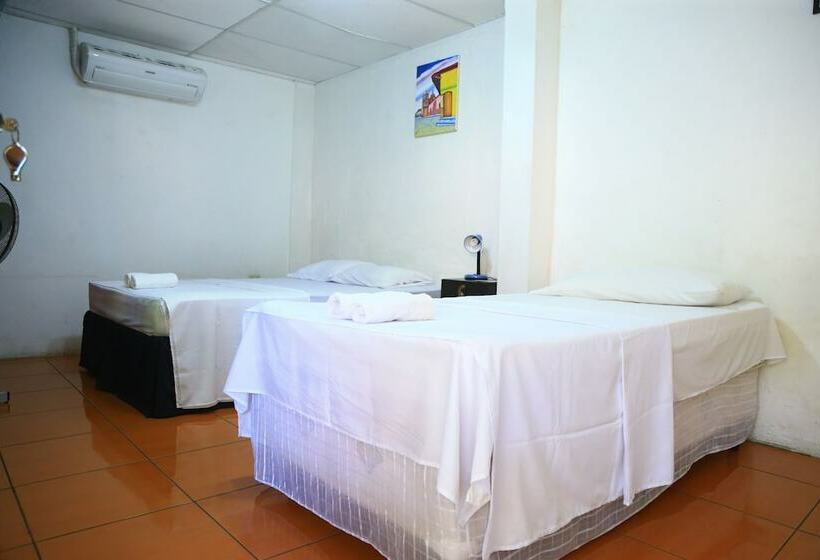 민박 Casa De Los Berrios