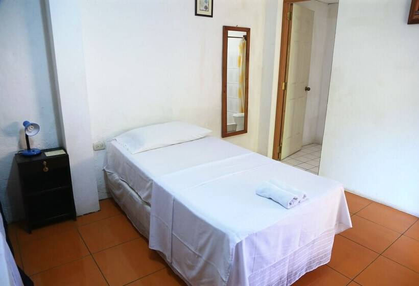 민박 Casa De Los Berrios