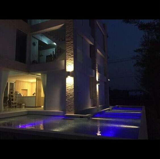 تختخواب و صبحانه Xianel Vacation Chateau