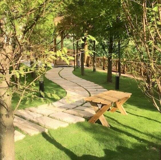 تختخواب و صبحانه Xianel Vacation Chateau