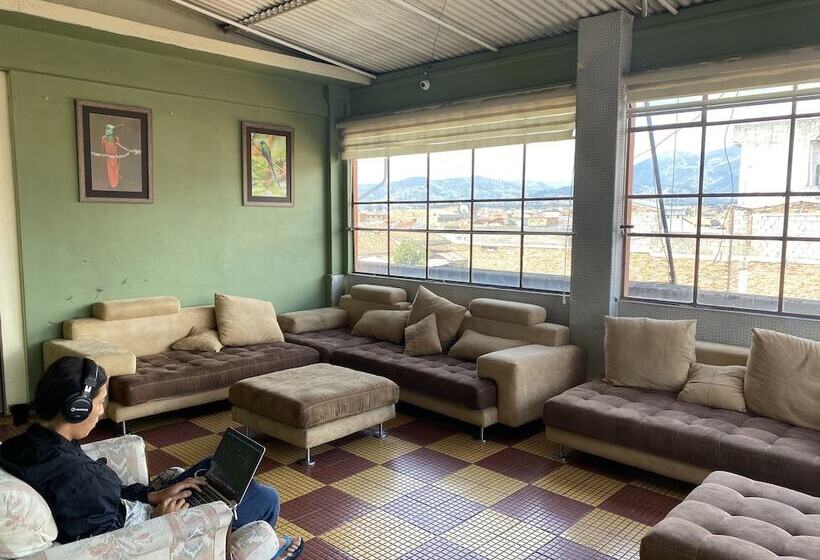 Check Inn B&b Hostel