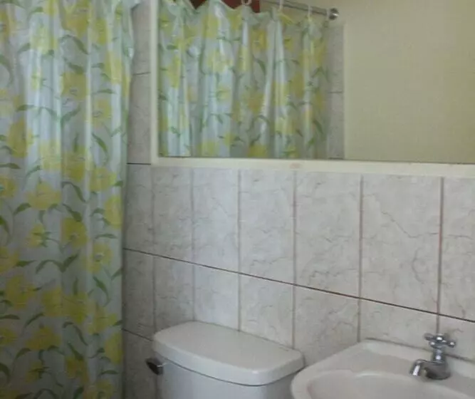 Hostal Shalom