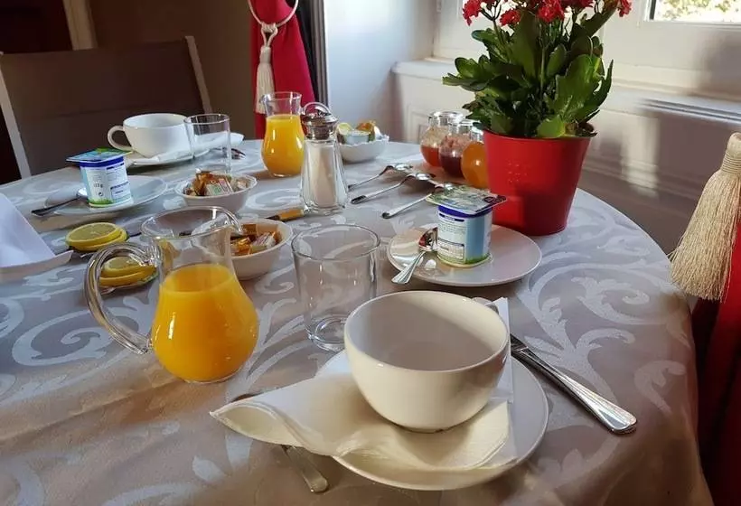 ホテル Château De Colombier