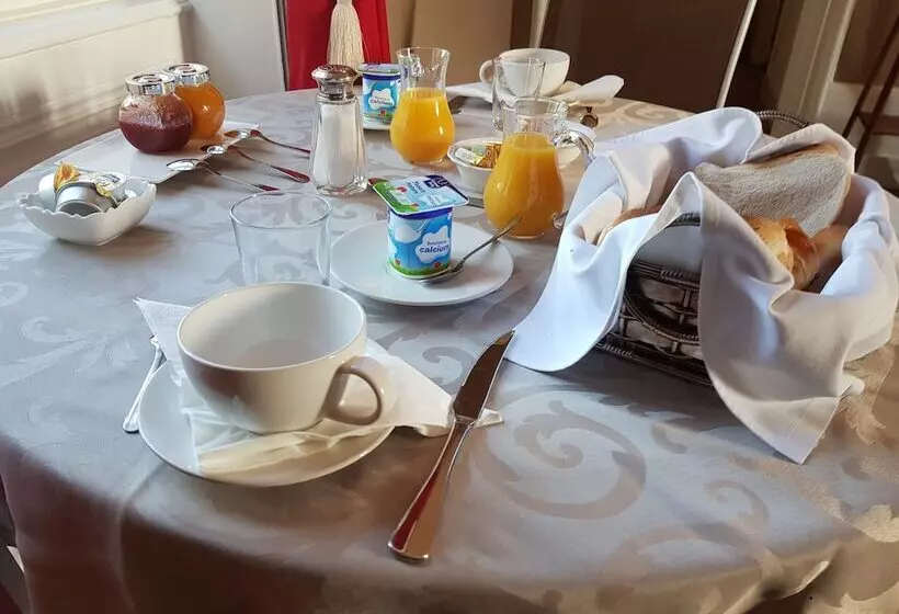 ホテル Château De Colombier