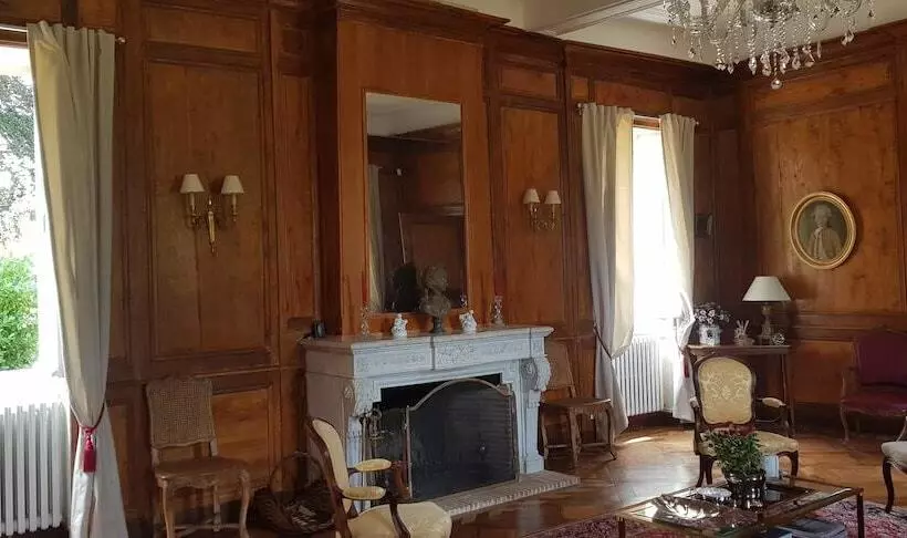 ホテル Château De Colombier