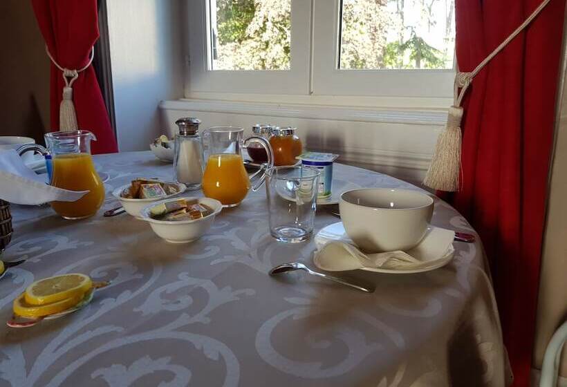 هتل Château De Colombier