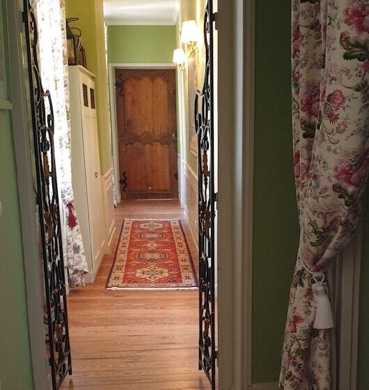 هتل Château De Colombier