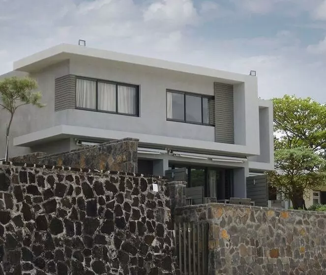 هتل Coral Bay By Dream Escapes