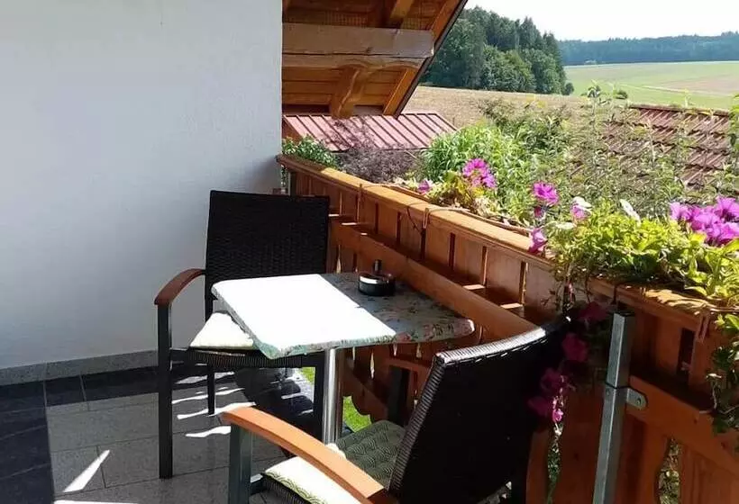 Hotelli Ferienwohnung Maria Waldblick